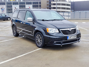 Lancia Voyager Stow & Go S Edition (5 фото из 10)