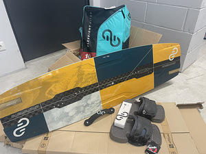 ELEVEIGHT KITE+BAR+BOARDS NEW. (1 foto / 10)