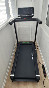 Jooksulint Tunturi Competence T40, must (9 foto / 10)