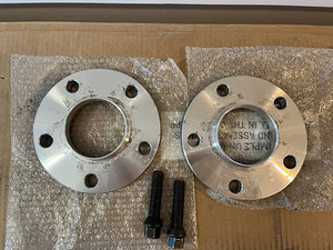 15mm BMW Flantsid ja Poldid 5x120 72.6 (1 foto / 2)