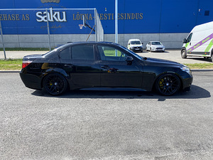 BMW e60 на продажу (9 фото из 11)