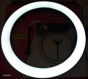 LOT! UUS SELFIE LED-rõngavalgusti telefonihoidjaga+ statiiv (3 foto / 5)