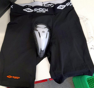 LOT! Shock Doctor meeste sprodi shortsid kaitsega XL (2 foto / 5)