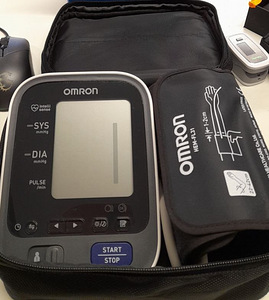 Тонометр Omron M7 Intelli IT (2 фото из 2)