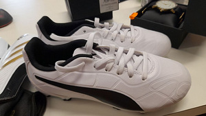 LOT! UUED Puma jalkajalatsid 32 + Adidas säärekaitsed (1 foto / 3)