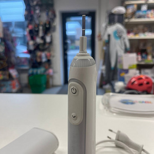 LOT! Oral-B GeniusX elektriline hambahari laetav reisikohver (6 foto / 10)