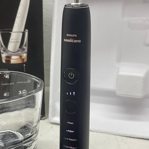 LOT! Philips Sonicare DiamondClean9000 Elektriline hambahari (4 foto / 10)