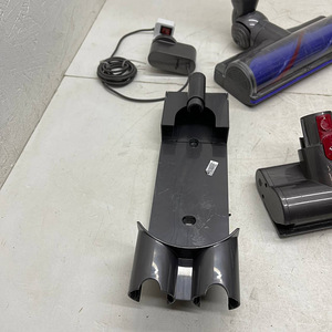 LOT! Juhtmeta tolmuimeja Dyson V8 (2 foto / 10)