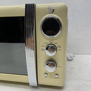 LOT! Swan Retro SM22030CNEU digitaalne mikrolaineahi 20 L (7 foto / 10)