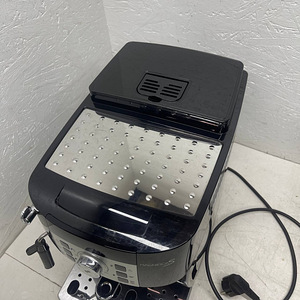 LOT! De'Longhi Perfetto Magnifica S ECAM22 kohvimasin 1450W (5 foto / 10)
