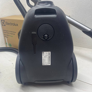 МНОГО! Electrolux, пылесос PURE D8.2 Silence, 600 Вт (8 фото из 10)
