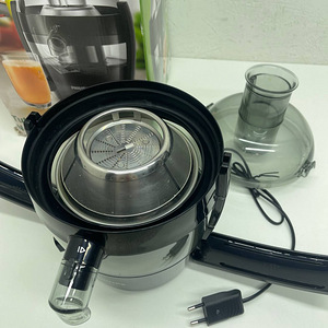 Соковыжималка Philips HR1832/00, 1,5 л, 500 Вт (5 фото из 10)