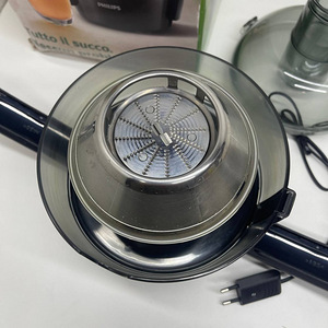 Соковыжималка Philips HR1832/00, 1,5 л, 500 Вт (7 фото из 10)