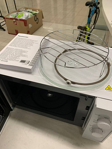 LOT! Mikrolaineahi Panasonic NN-K10JWMEPG Grill 1000W 20L (4 foto / 10)