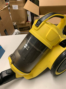 ЛОТ! Kärcher, домашний пылесос VC 3 700W (5 фото из 10)