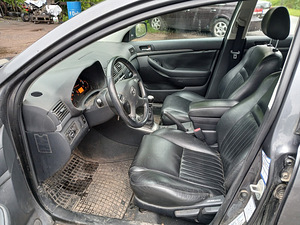 Toyota avensis (2 foto / 4)