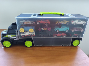 Машинки Hot Wheels и сборная горка (3 фото из 3)