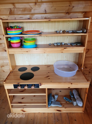 Puidust mänguköök koos nõudega (mõõdud kuulutuses)