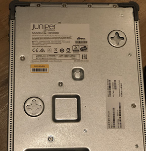 Ruuter Juniper SRX300 + Dynamic VPN 10 user license (2 foto / 2)
