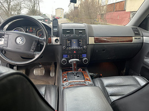 VW Touareg (5 фото из 5)