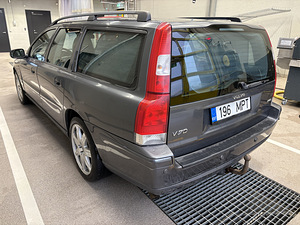 Volvo V70 Summum (4 foto / 9)