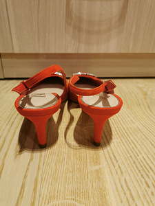 Uued nahast sandaalid Zara, s. 39 (3 foto / 3)