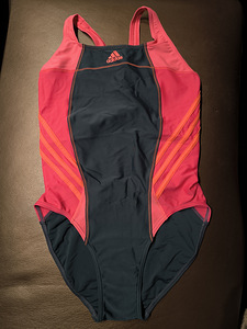 Nagu uus Adidas ujumistrikoo, s. S (1 foto / 3)