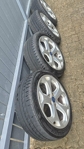 Продаются литые диски Ford 18 дюймов с летними шинами (2 фото из 4)