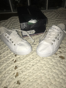 Tommy Hilfiger tennised (1 foto / 6)