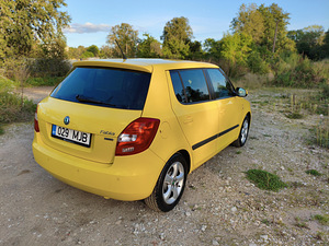 Škoda Fabia 2011 (9 фото из 10)