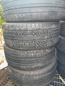 285 40 20 (1 foto / 2)