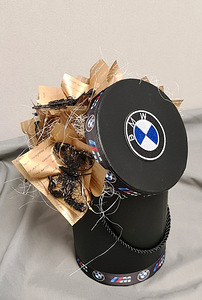 Kast kunstliblikatega Värvus: must BMW (3 foto / 4)