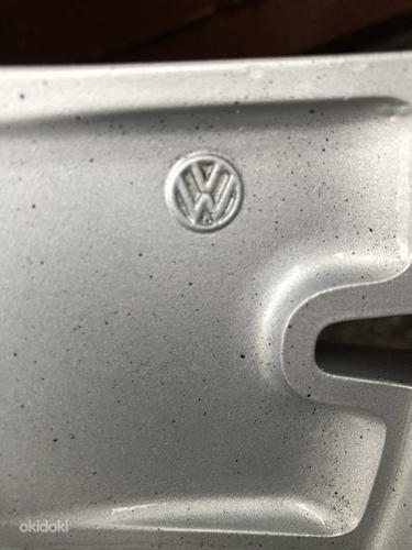 Volkswagen Touareg 18 дюймовые легкосплавные диски + шипованные шины (фото #6)