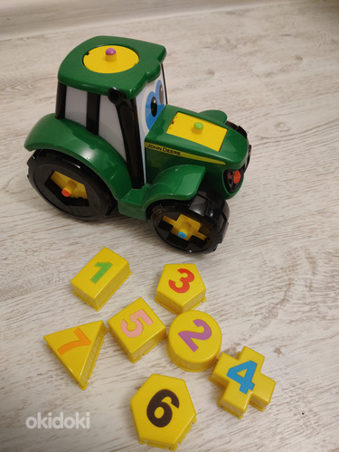 Traktor numbriga, figuuriga, ja värviga (foto #1)