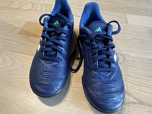 Adidas jalgpalli putsad s33 (3 foto / 3)