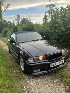 BMW 325i (1 фото из 11)