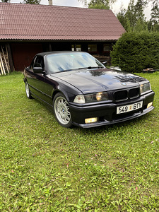 BMW 325i (2 фото из 11)