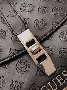 GUESS сумка (3 фото из 4)