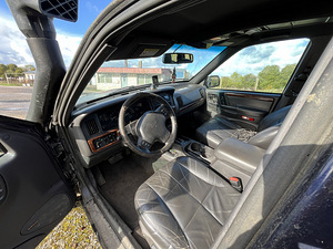 Jeep Grand Cherokee (7 foto / 12)