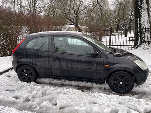 Ford Fiesta Coupe 1.4d 50kw (2 foto / 7)