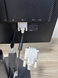 Lenovo monitor (4 foto / 6)