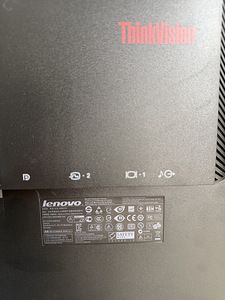 Lenovo monitor (6 foto / 6)