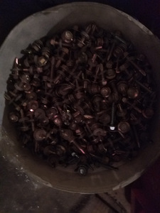 Isekeermestavad kruvid puuriga (3 foto / 4)