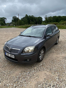 Toyota Avensis (1 foto / 5)