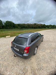 Toyota Avensis (2 foto / 5)