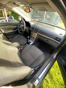 Toyota Avensis (4 foto / 5)