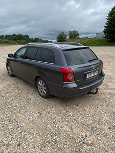 Toyota Avensis (5 foto / 5)
