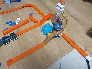 Hot Wheels rada koos autoga (2 foto / 4)