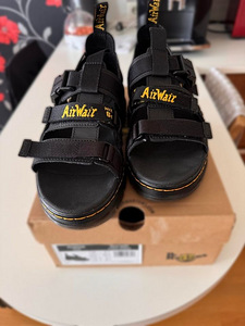 Сандалии DR. MARTENS Pearson (1 фото из 5)