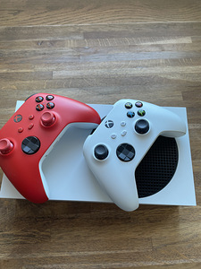 Продам XBOX Series S (2 фото из 3)